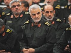 فاطمه سلیمانی: روز خاکسپاری سلیمانی ویدیوی لگد خوردن بنر تصویر پدرم از سوی مردم را دیدم