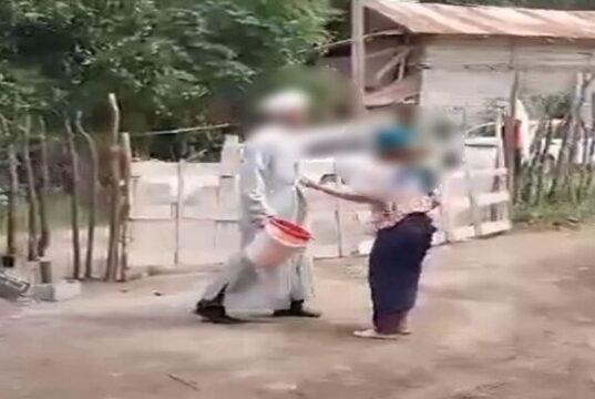 ضرب‌ و شتم زن سالخورده توسط یک روحانی