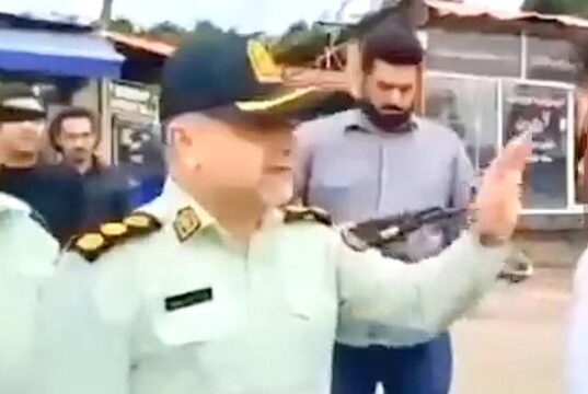 تهدید فرد بازداشتى از سوى فرمانده انتظامی رضوانشهر: گردنت را می‌شکنیم. پوستت را می‌کنیم!