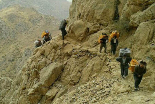 حمله به کولبران در منطقه مرزی نوسود: یک فرد کشته و چند نفر زخمی