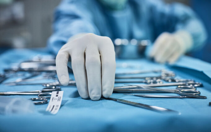 در ایران برای نخستین بار و چهارمین بار در جهان، جراحی پیوند سر با موفقیت اجرا شد