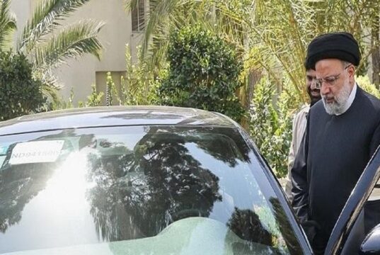 رانندگی رئیسی با خودروی جدید برقی