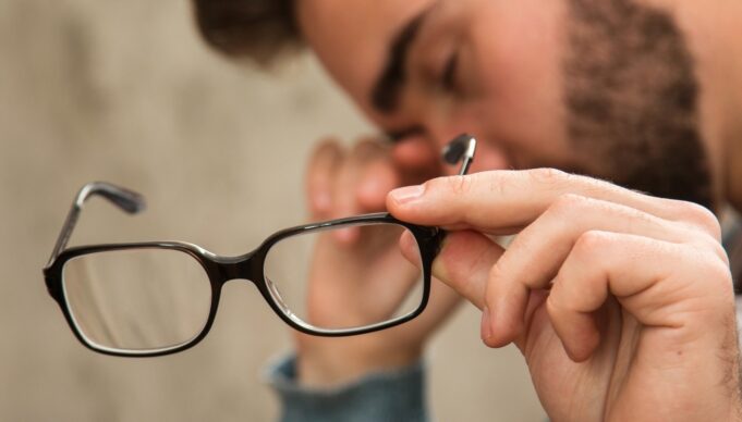 خشکی چشم: نادیده گرفتن علائم و تأثیرات جانبی بر بینایی
