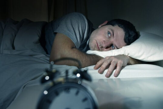 ارتباط بین اختلالات خواب و افسردگی: علل، تأثیرات و راهکارهای مدیریت