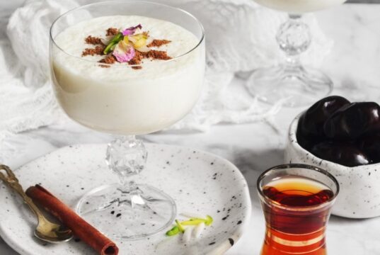 شیر برنج مجلسی با خامه: دسری شیک و خوشمزه برای جشن‌ها و مجالس