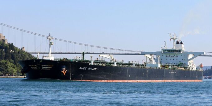 پذیرش اتهام قاچاق نفت ایران توسط شرکت کشتیرانی یونانی و پرداخت جریمه