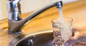 آب، نهایت نوشیدنی برای سلامتی: فواید و نیاز بدن به آب