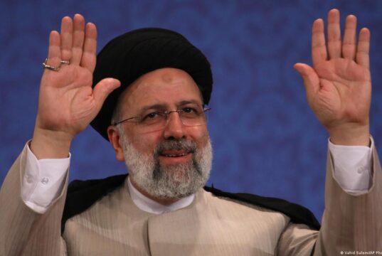 بازداشت دو خبرنگار اصولگرا پس از گفتگوی نقل قولی با ابراهیم رئیسی
