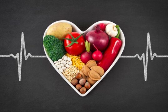 تغذیه مناسب: کلیدی در پیشگیری و کنترل بیماری‌های قلبی