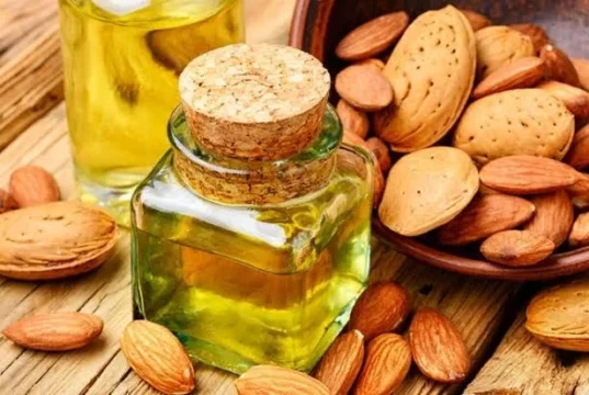 اسرار روغن بادام برای موهای طولانی و سالم