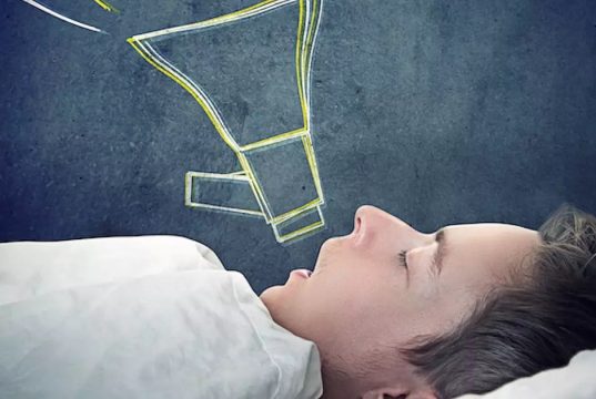علت حرف زدن در خواب چیست؟
