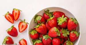 6 فایده شگفت انگیز خوردن توت فرنگی