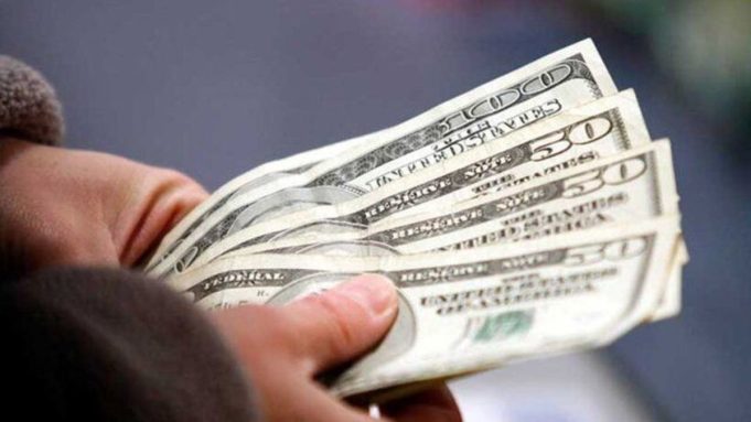 دلار در بازار آزاد تهران صبح سه‌شنبه به بیش از ۵۹ هزار تومان رسید