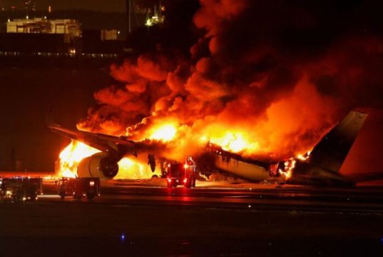 فاجعه هوایی در ژاپن: وحشتناک‌ترین لحظات از آتش‌سوزی هواپیما و تصادف با گارد ساحلی