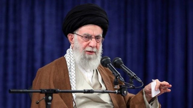 خامنه‌ای: ما در مساله سوخت به معنی واقعی کلمه مشکل داریم