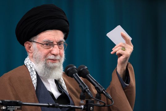 خامنه‌ای، مسائل اقتصادی را به عنوان «تهدید بزرگی» در سال ۱۴۰۲ شناخت
