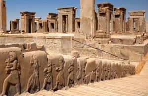 تختجمشید در برابر گلسنگها و تهدیدات قارچی تختجمشید در برابر گلسنگها و تهدیدات قارچی